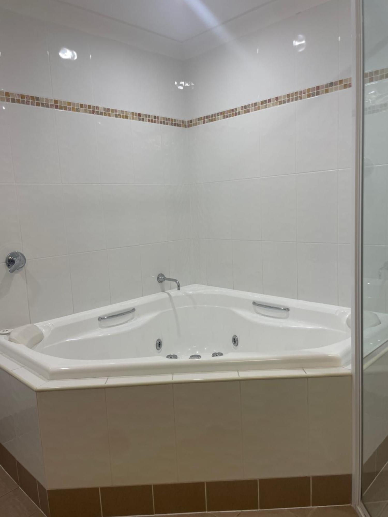 Oasis Inn Ulladulla - Welcoming Guests 18 Years And Older المظهر الخارجي الصورة