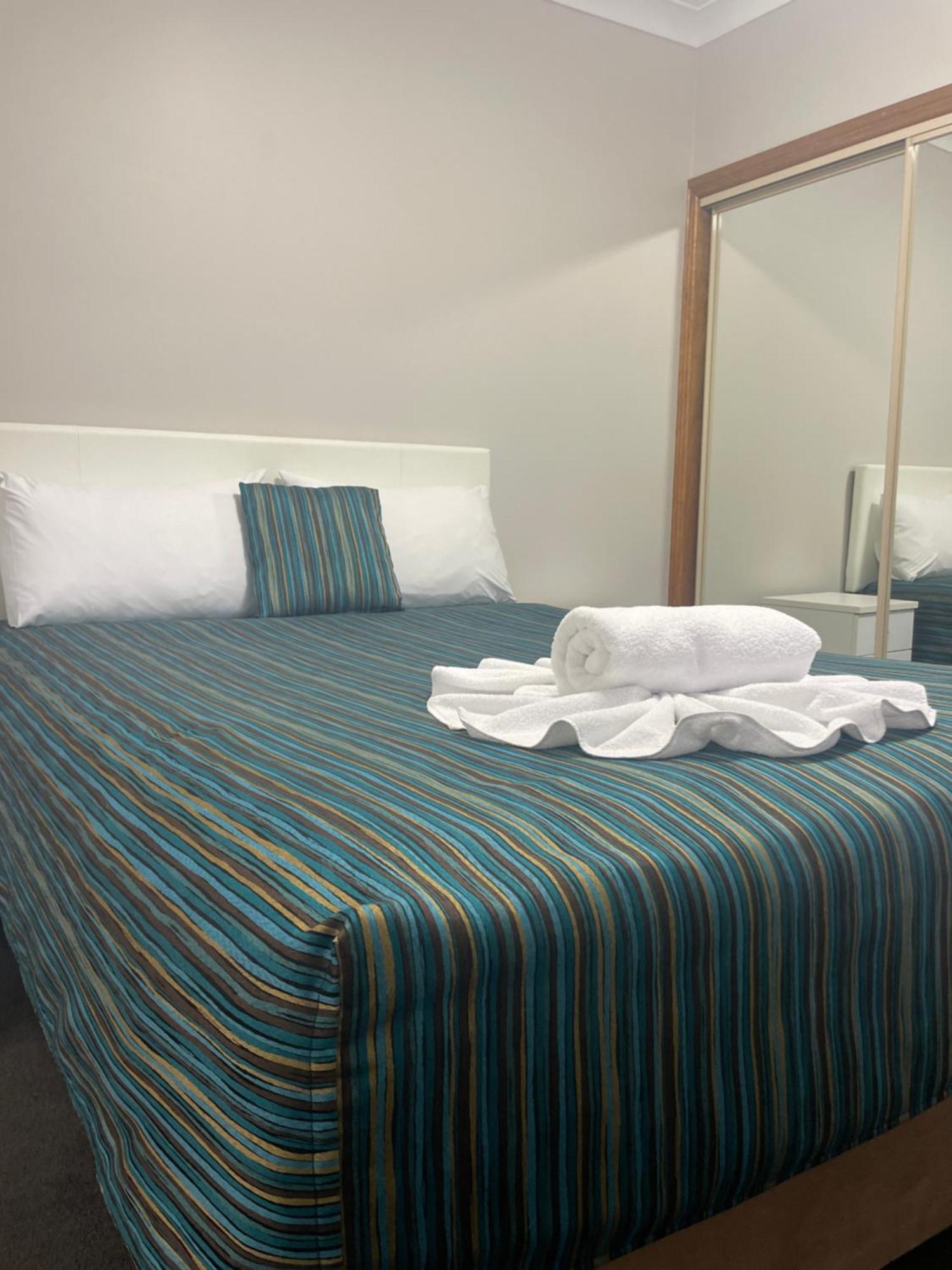 Oasis Inn Ulladulla - Welcoming Guests 18 Years And Older المظهر الخارجي الصورة